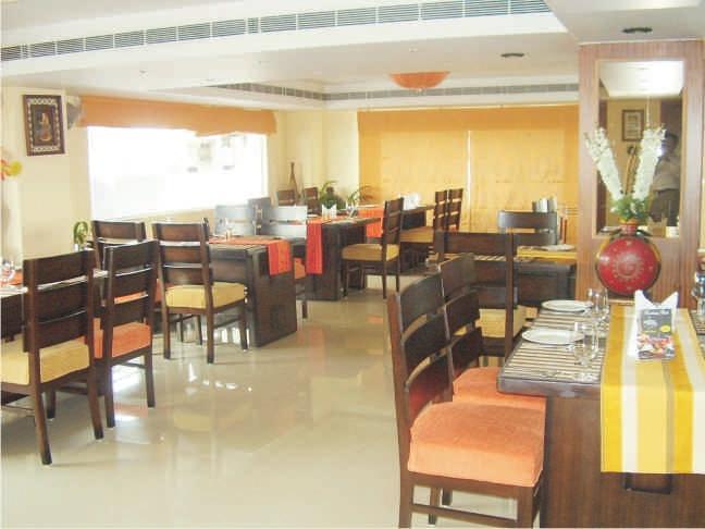 One Continent Atria Hotel Haiderabad Buitenkant foto